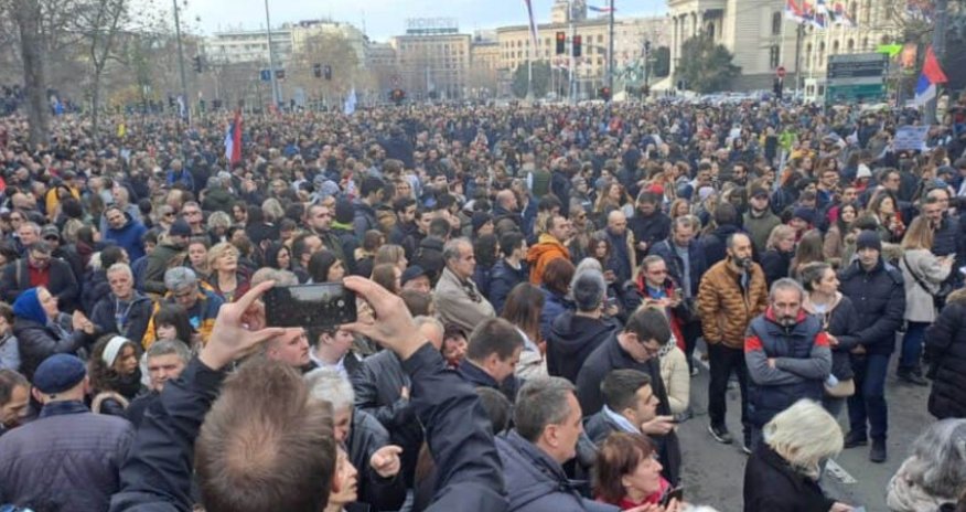 В Сербии проходит многотысячная акция протеста