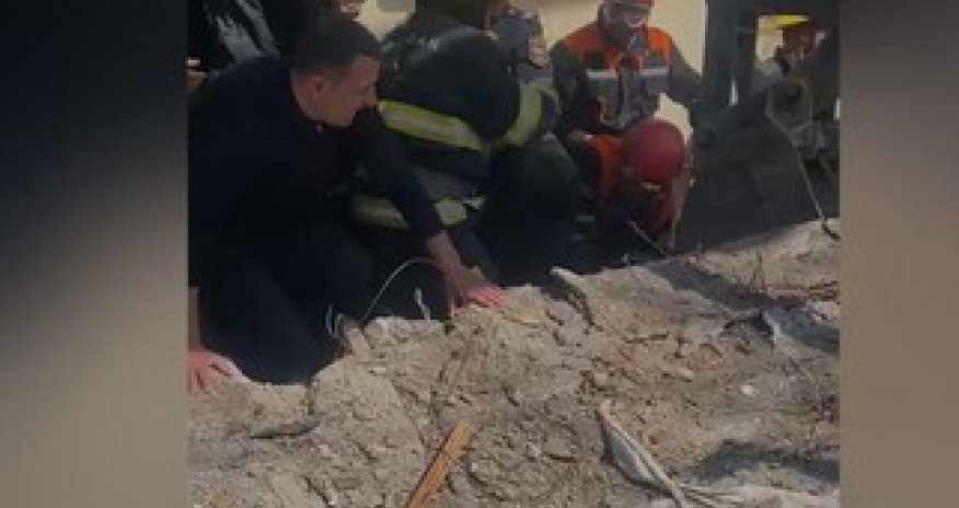 В Барде произошел обвал в жилом доме: спасатели извлекли из-под завалов женщину