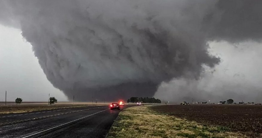 В США торнадо и штормы привели к гибели 16 человек