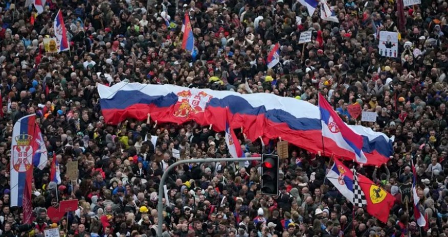 Belqradda etiraz aksiyası iğtişaşlara çevrilir