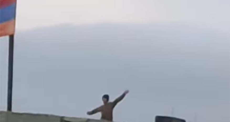 Erməni əsgərin sərhəddəki təxribatının görüntüləri yayıldı - Video