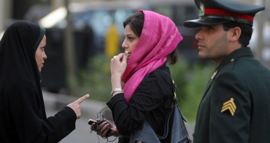 İranda əxlaq polisi ləğv edilə bilər