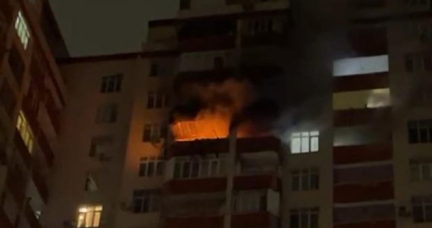 Bakıda binada güclü yanğın olub, 12 nəfər təxliyə edilib - Video