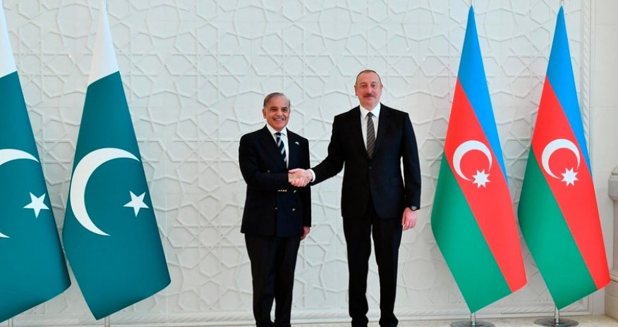 Əliyev Pakistanın Baş naziri Şahbaz Şərifi təbrik edib