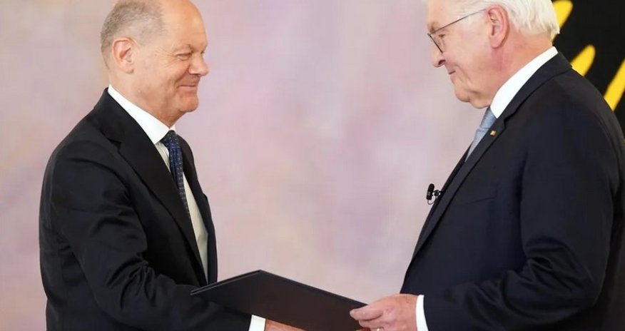 Президент Германии отправил в отставку канцлера Шольца и его кабинет