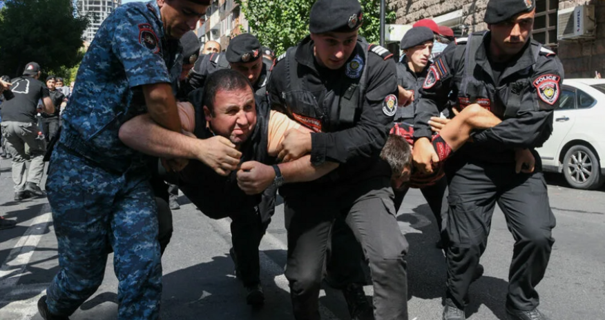 В Армении оппозиционеры массово задержаны в связи с выборами