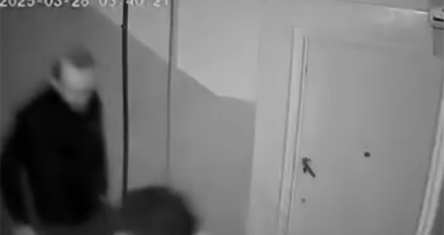 Polis binaların girişində oğurluq edən şəxsləri saxlayıb - Video