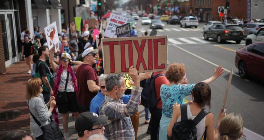 В Америке протесты против Илона Маска и Tesla