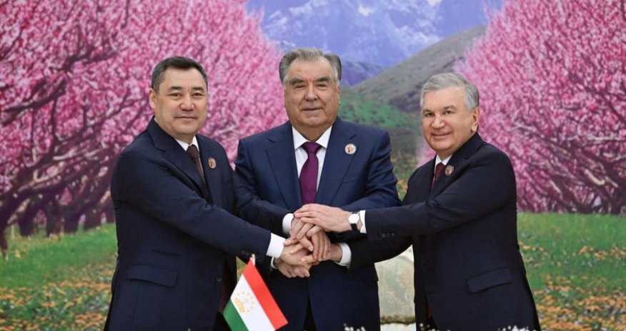 Президенты Узбекистана, Таджикистана и Кыргызстана открыли стелу Дружбы