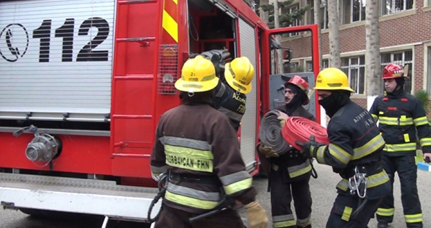 Sumqayıtda yaşayış binasında yanğın olub