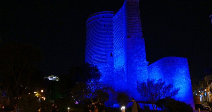 Bakıda bəzi obyektlər və memarlıq abidələri mavi rənglə işıqlandırılıb