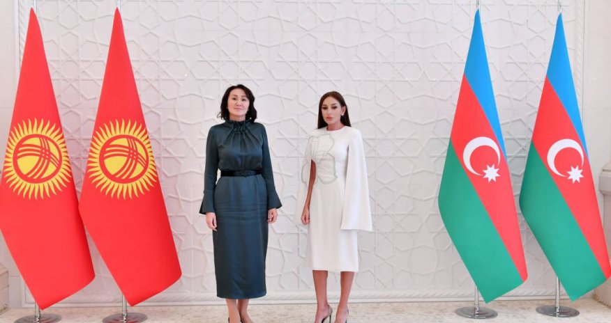 Ayqul Japarova Mehriban Əliyevanı təbrik edib