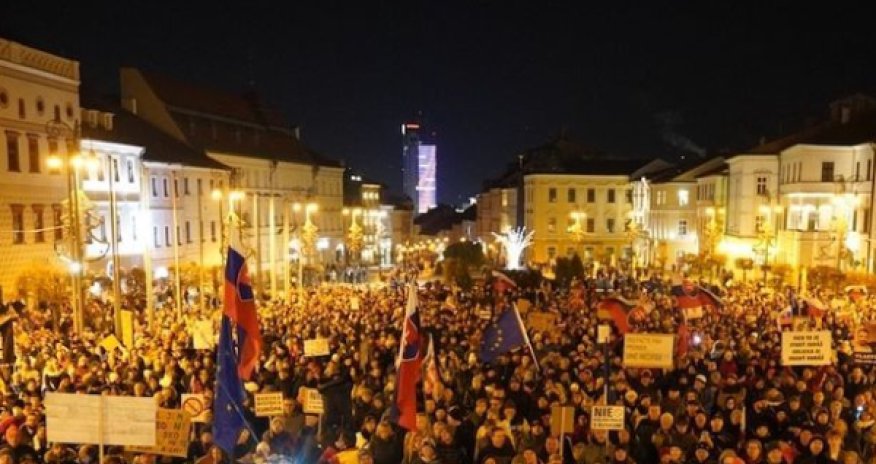 В Словакии многотысячные протесты против Фицо