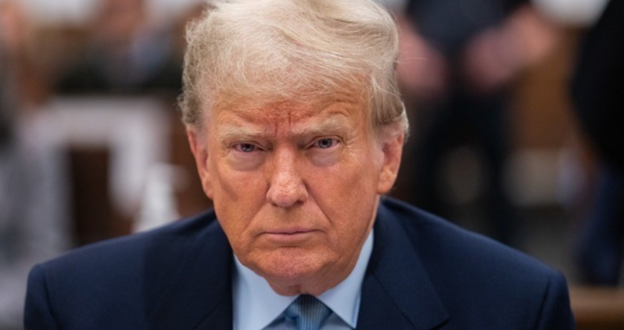 Журналистам Associated Press запретили сопровождать Трампа во Флориде