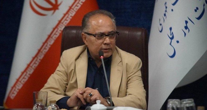 Məsud Pezeşkian köməkçisini bahalı turizm səfərinə getdiyi üçün işdən çıxarıb