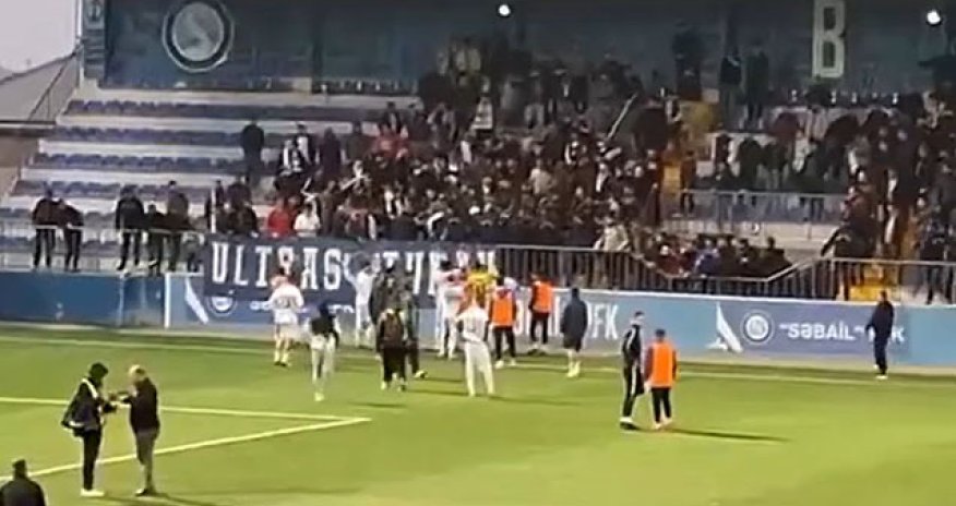 Azərbaycanlı futbolçu azarkeşlərlə dalaşıb - Video