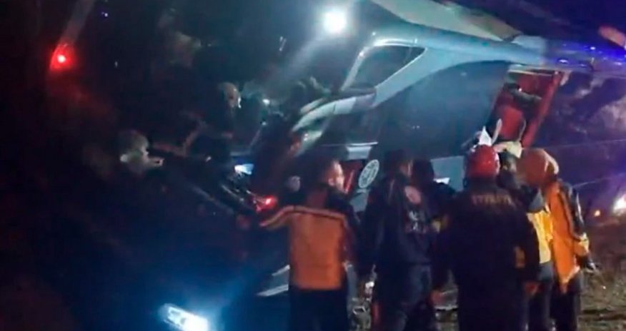 На севере Турции в ДТП с автобусом пострадали 23 человека