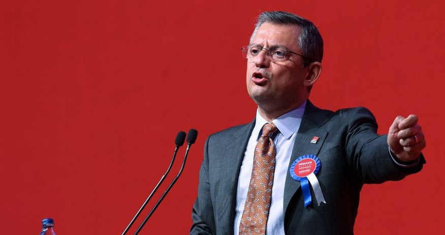 Özgür Özəl yenidən CHP sədri seçilib