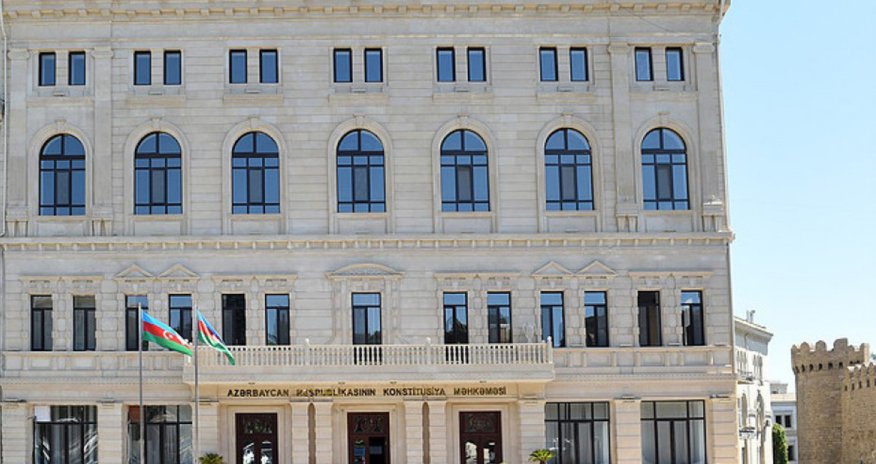 Konstitusiya Məhkəməsi hakimlərinin vəzifədə olmasının yaş həddi artırılıb