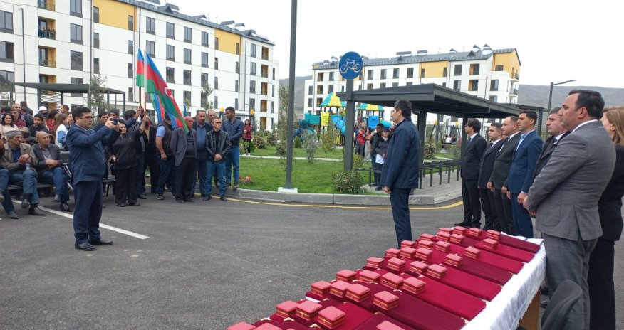 Suqovuşana növbəti 54 ailə yola salınıb