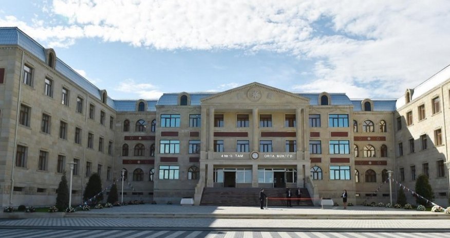 Gəncədə məktəbdə baş verən insident zamanı müəllim xəsarət alıb