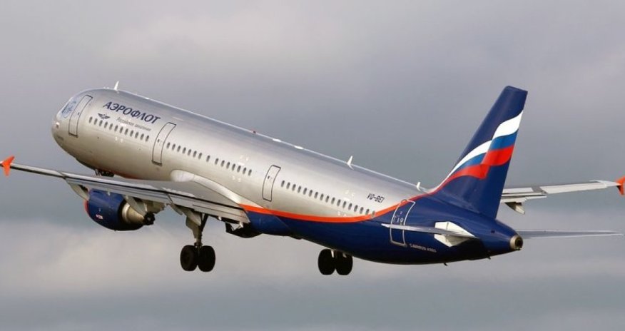 Российский самолет сломался в воздухе