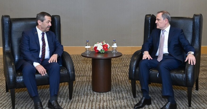 Ceyhun Bayramov Şimali Kiprdən olan həmkarı ilə görüşüb