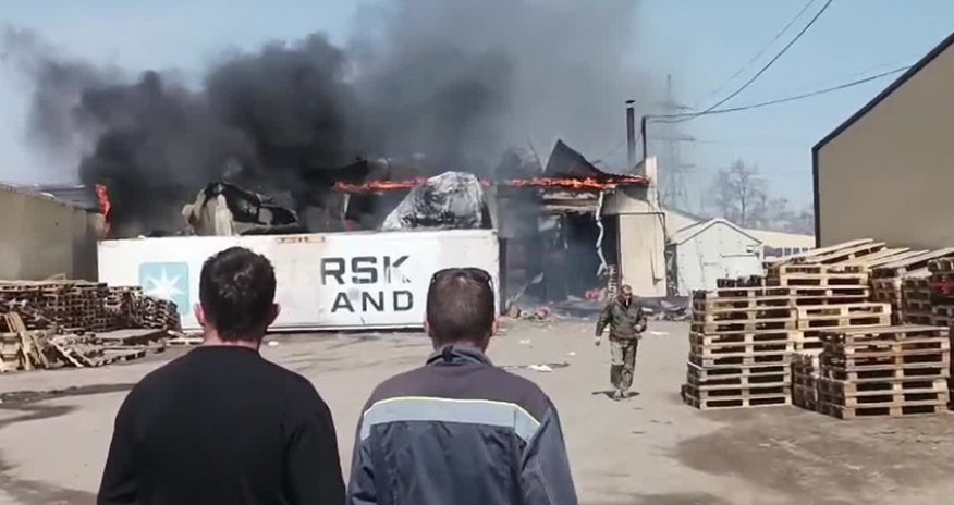 На складе в приморском городе Лесозаводске произошел мощный взрыв