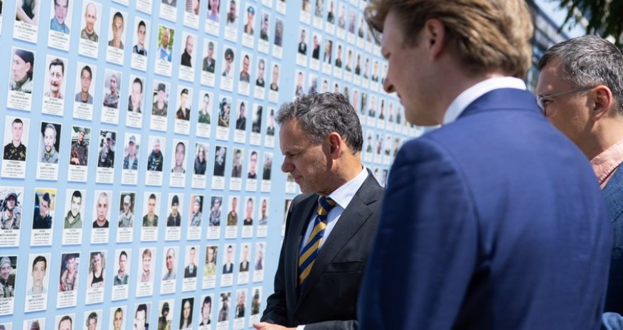 Глава МИД Нидерландов находится с визитом в Украине