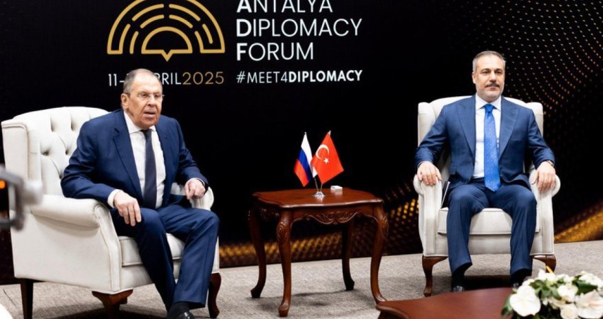 Разговаривают и Фидан с Лавровым