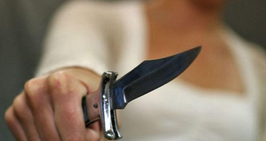 Qadın &ldquo;TikTok&rdquo;da mübahisə etdiyi şəxsi bıçaqlayıb - Yenilənib