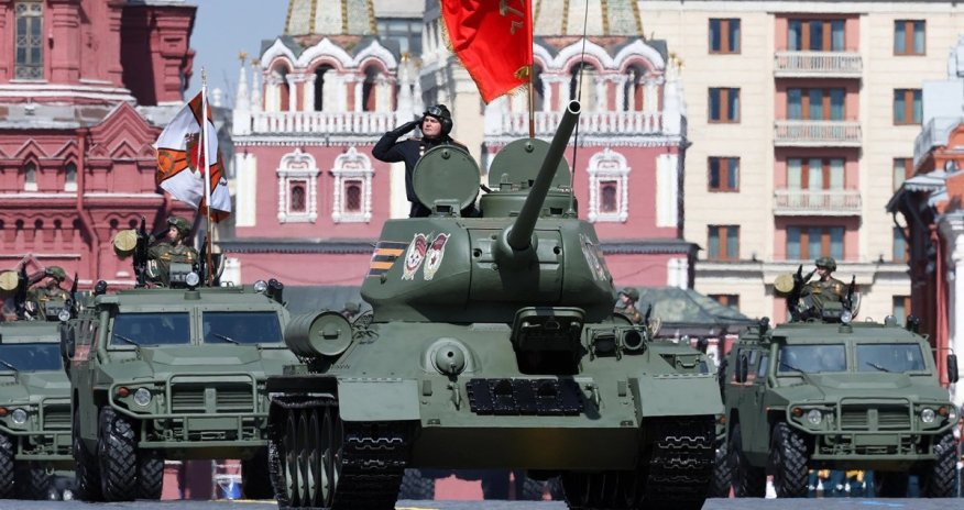 ЕС пригрозил за участие в параде в Москве