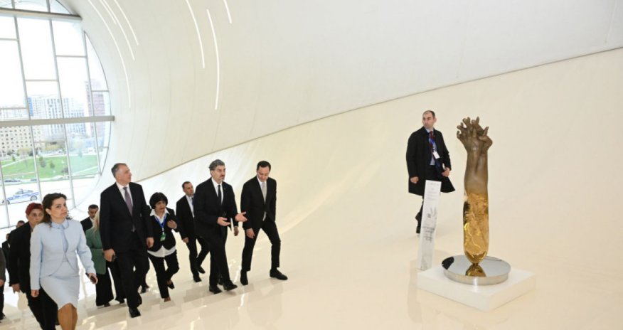 Gürcüstan Prezidenti Heydər Əliyev Mərkəzində olub