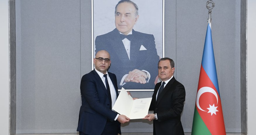 Ceyhun Bayramov Fələstinin yeni səfiri ilə görüşüb