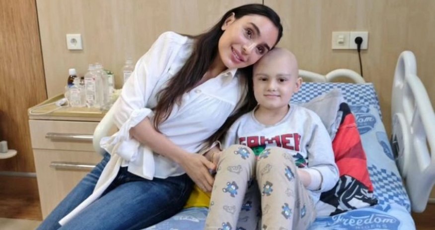 Лейла Алиева навестила детей, проходящих лечение в Национальном центре онкологии в Баку