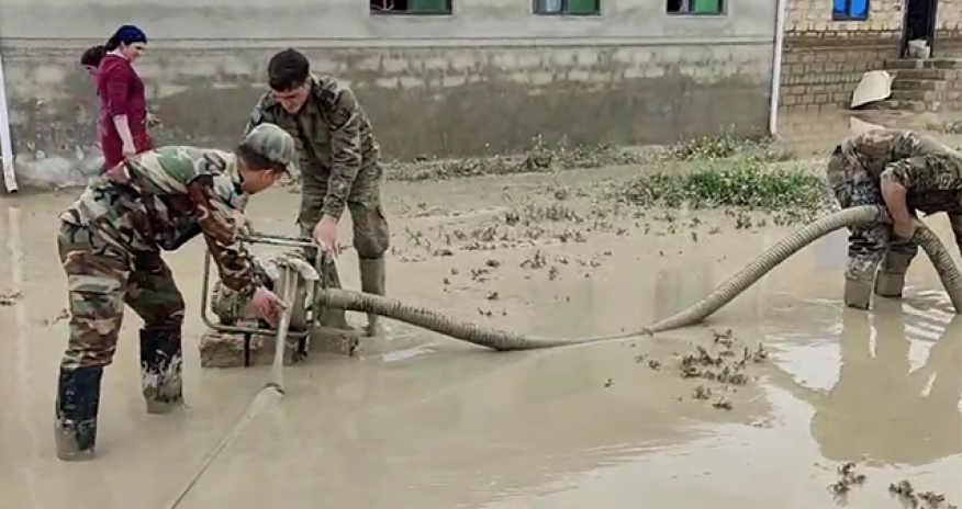 Yağışın yaratdığı fəsadlar aradan qaldırılır - Video