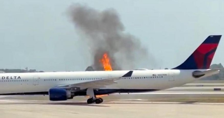 В аэропорту Орландо загорелся самолет