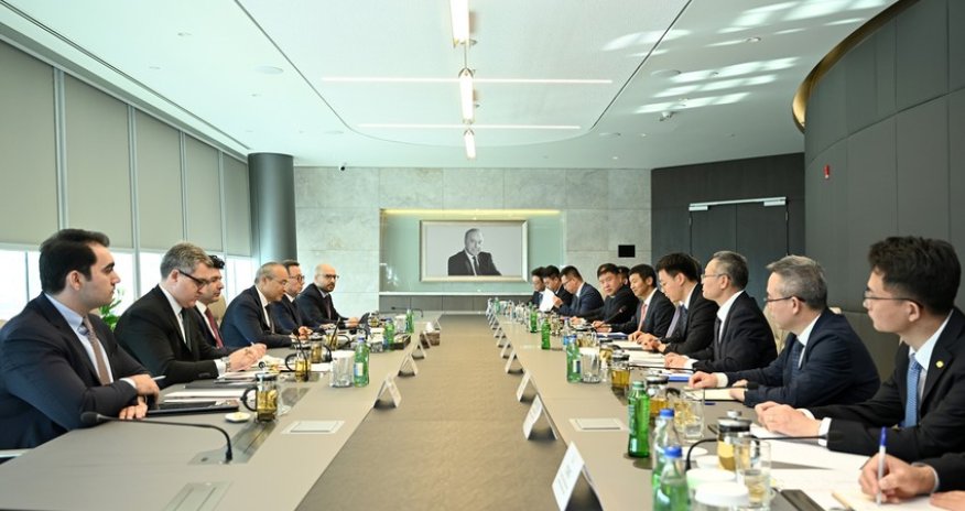 Azerbaijani Economy Minister meets with President of PowerChina Group
