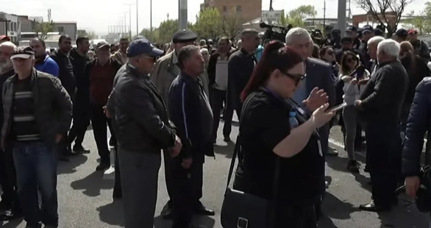 Жители Армении вышли на протесты