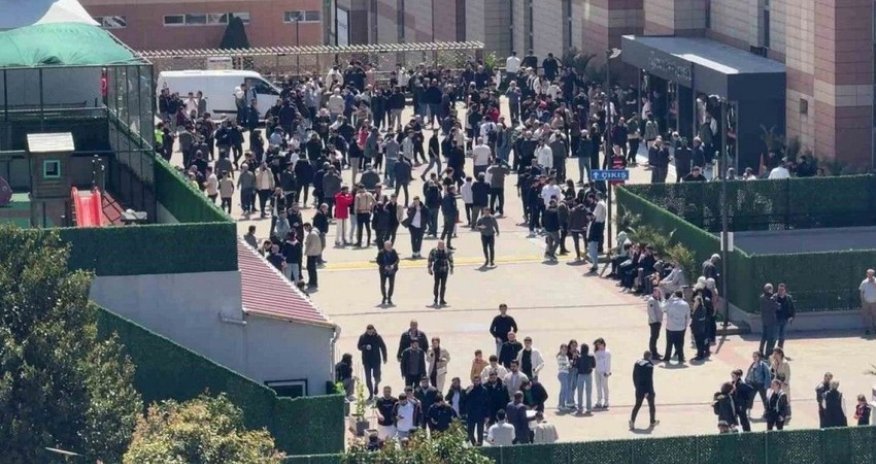 İstanbulda zəlzələ nəticəsində 150-dən çox insan xəsarət alıb