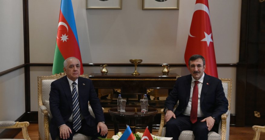 Əli Əsədovla Cevdet Yılmaz arasında telefon danışığı olub