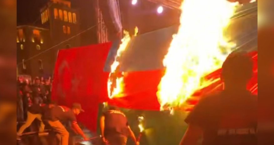 İrəvanda Azərbaycan və Türkiyə bayraqları yandırılıb - Video