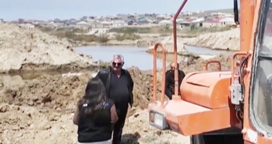 Göl qurudularaq yerində evlər tikilir - Video