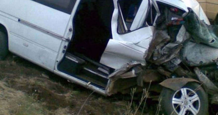 В Шамахы перевернулся микроавтобус со школьниками, есть пострадавшие