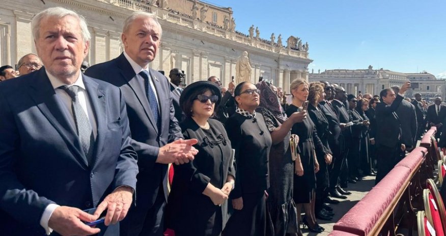 Sahibə Qafarova Roma Papasının dəfn mərasimində iştirak edib