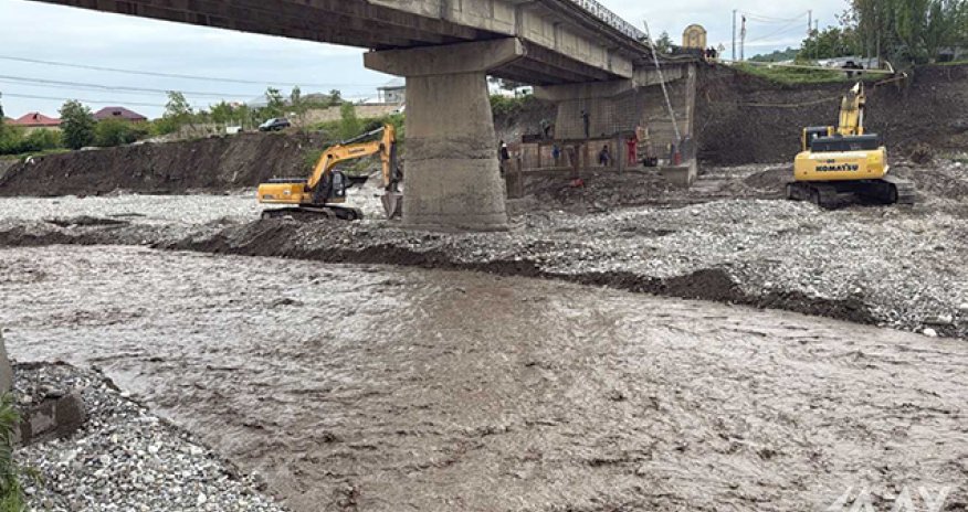 Selin dağıtdığı körpü bərpa olunur