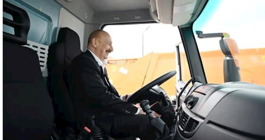 Prezident yük maşınını idarə etdi &ndash; Video