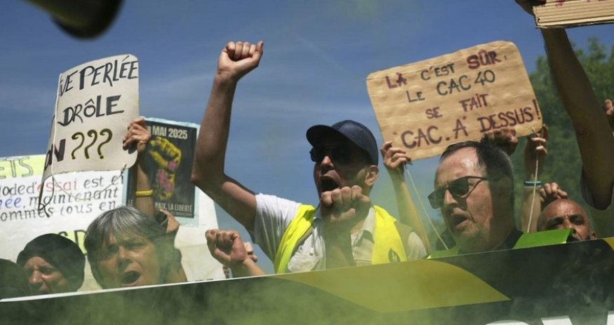 В Париже на первомайской демонстрации произошла стычка манифестантов с полицией