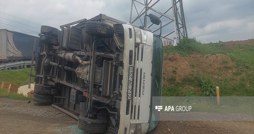 Ağstafada iki yük maşını toqquşub, xəsarət alan var