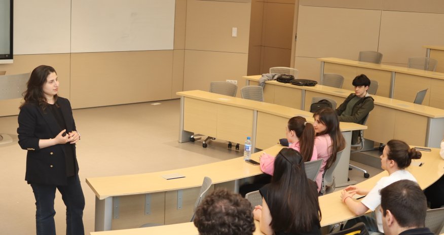 Unibank ADA və UNEC tələbələri üçün dayanıqlı maliyyə seminarları təşkil edib